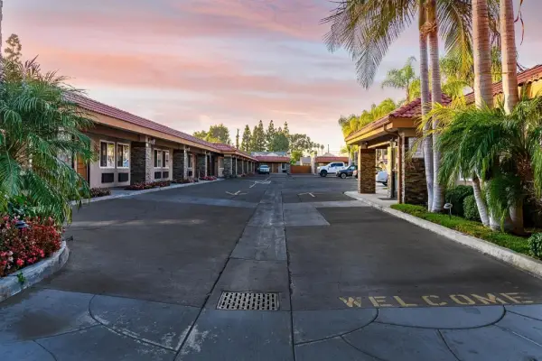 Hyland Motel Brea 4