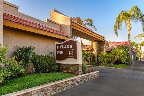 Hyland Motel Brea 7