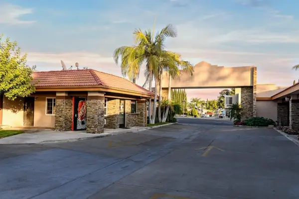 Hyland Motel Brea 8